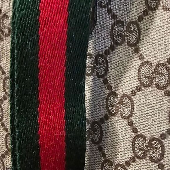Gucci Beige Monogram Tote with Green and Red Straps - Picture 4 of 15